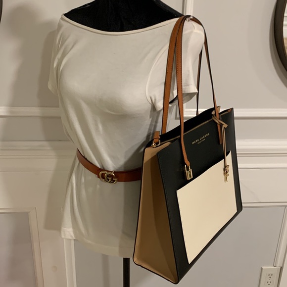Marc Jacobs Large Grind Colorblock Large Tri-Compartment Key & Lock Tote Bag - Picture 9 of 15